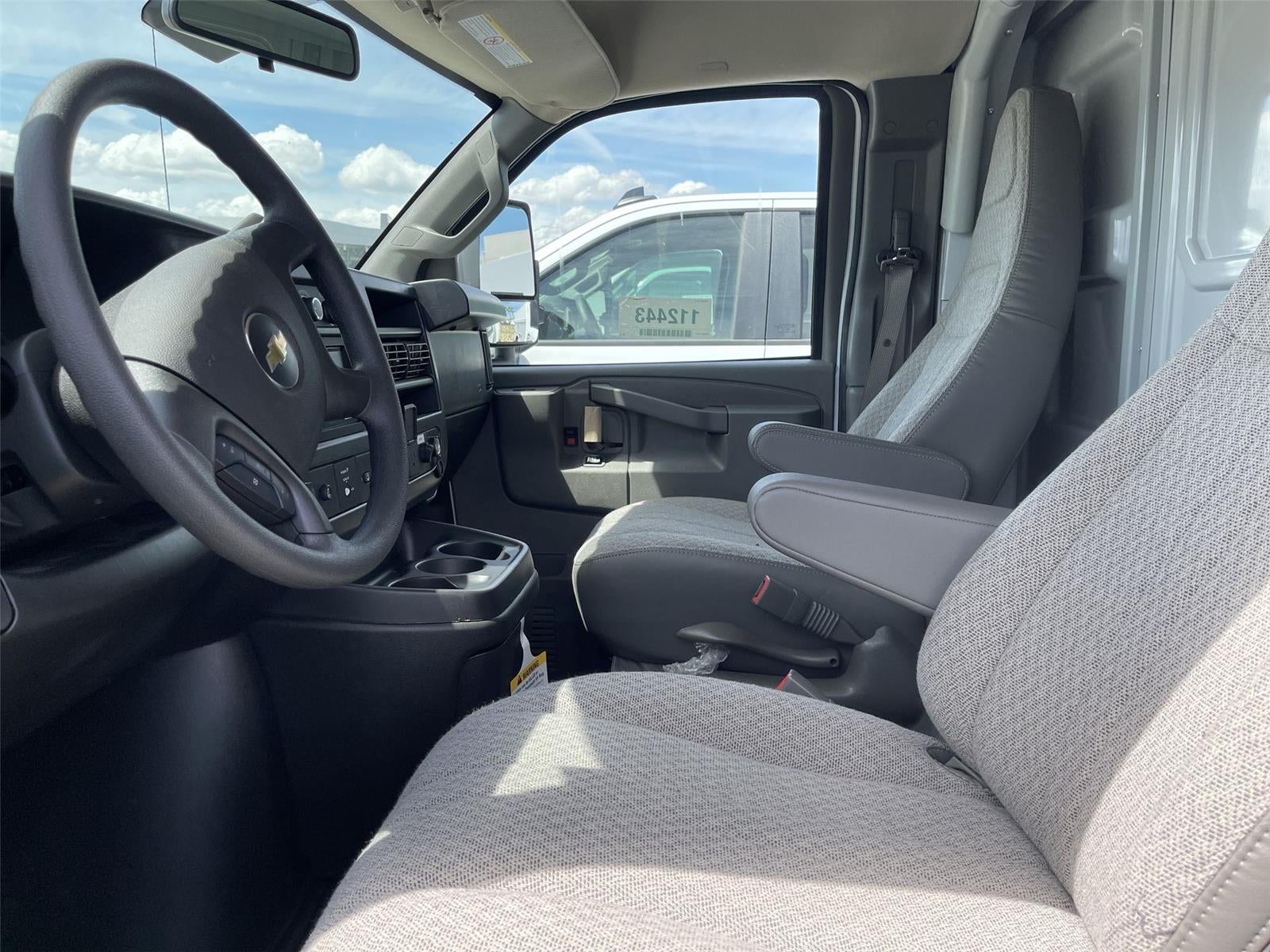 2026 Chevrolet Express Cutaway 3500 1WT