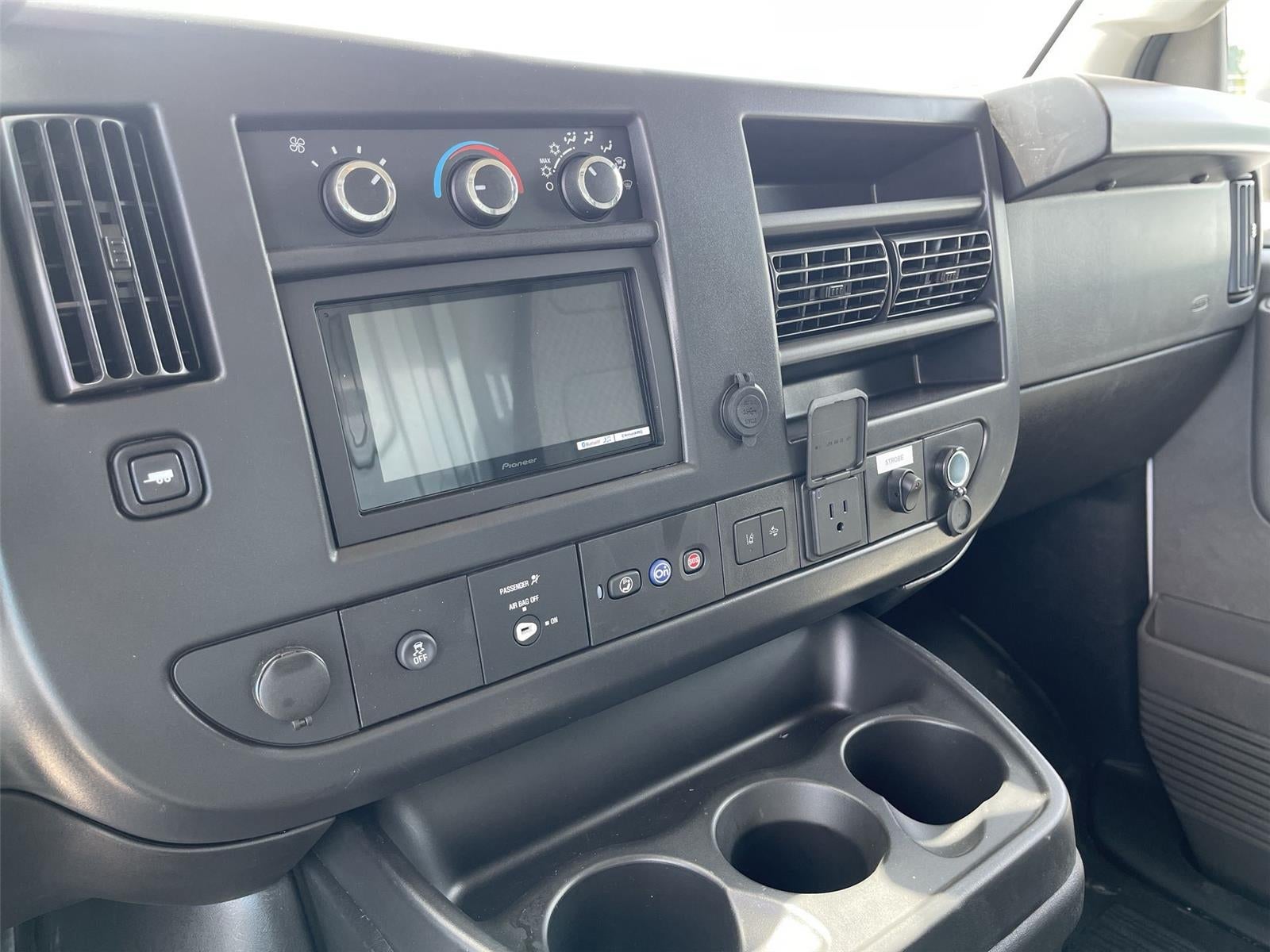 2026 Chevrolet Express Cutaway 3500 1WT