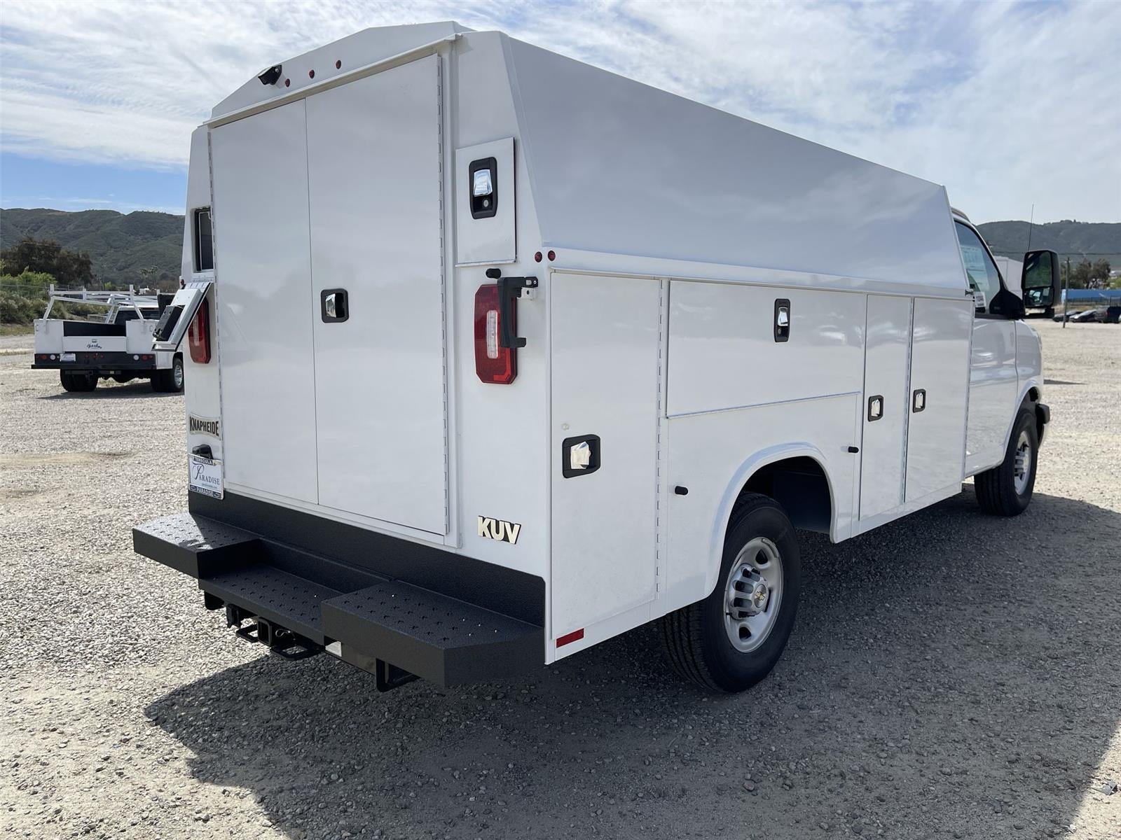 2026 Chevrolet Express Cutaway 3500 1WT