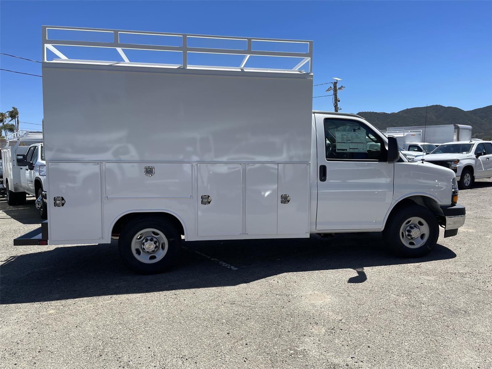 2026 Chevrolet Express Cutaway 3500 1WT