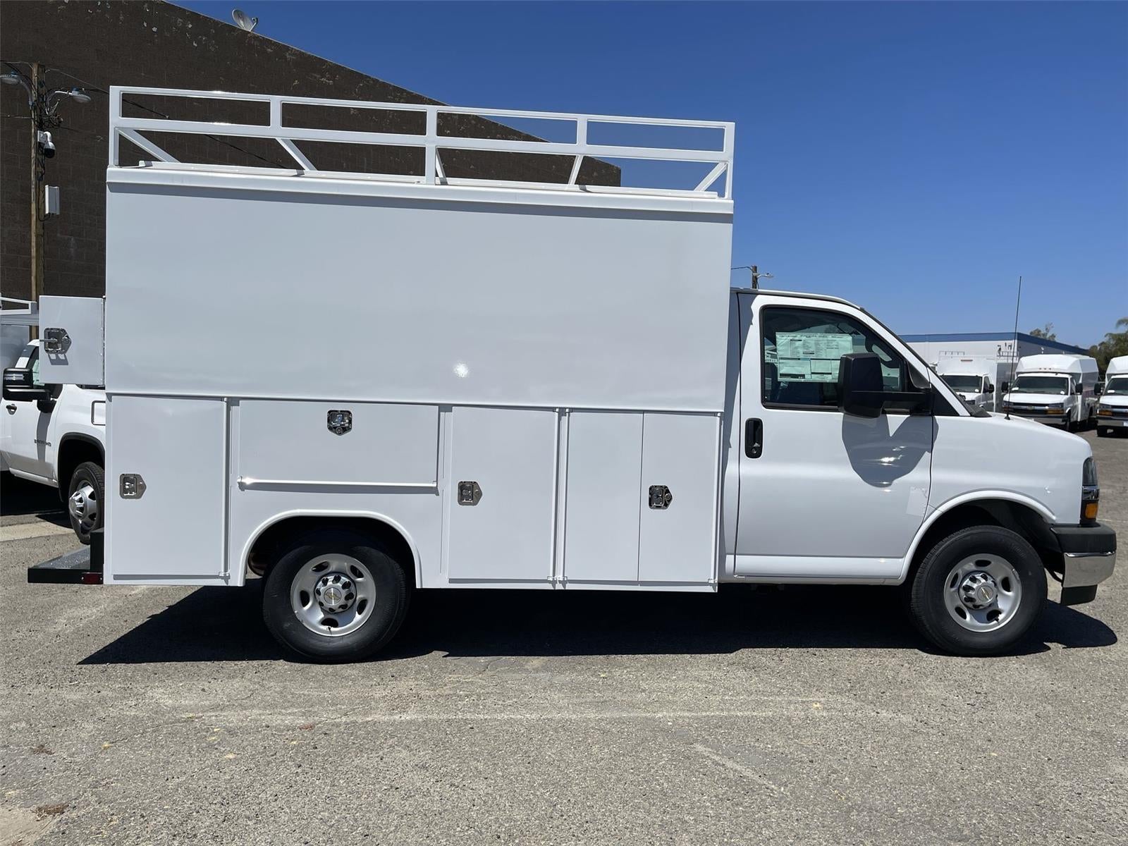 2026 Chevrolet Express Cutaway 3500 1WT