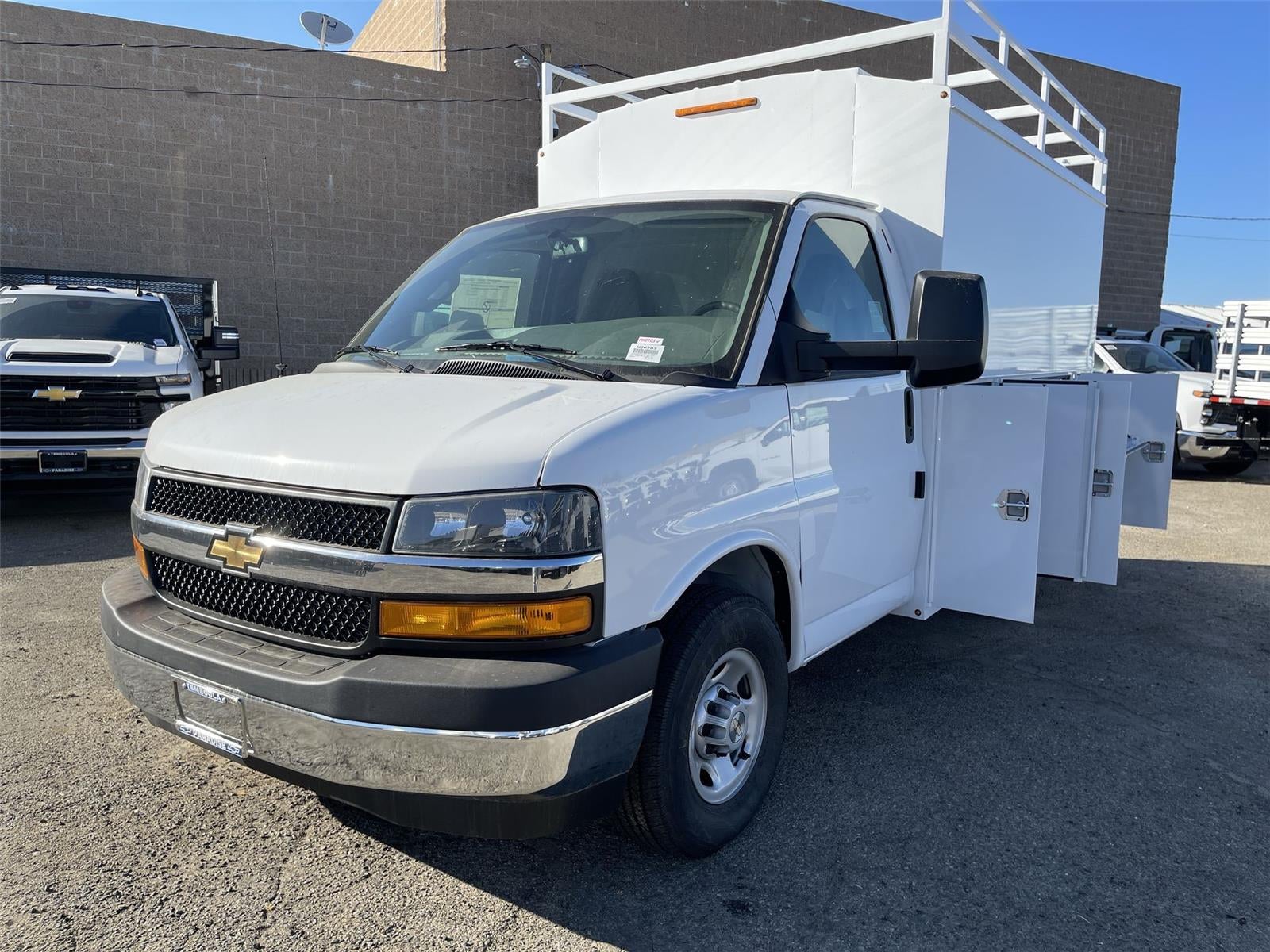 2026 Chevrolet Express Cutaway 3500 1WT