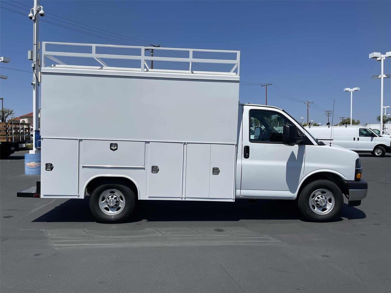 2026 Chevrolet Express Cutaway 3500 1WT