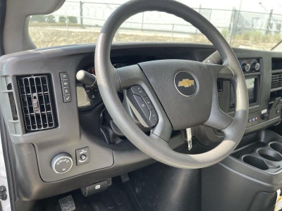 2025 Chevrolet Express Cutaway 3500 1WT
