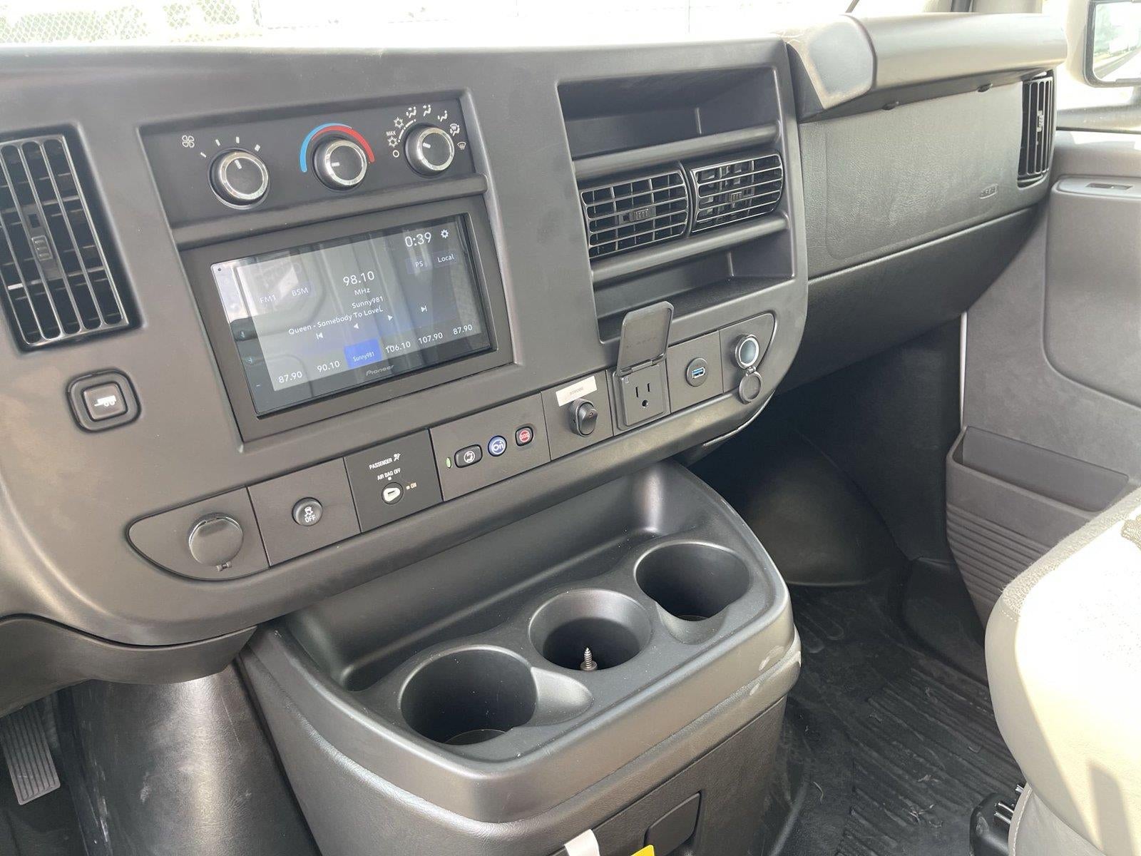 2025 Chevrolet Express Cutaway 3500 1WT