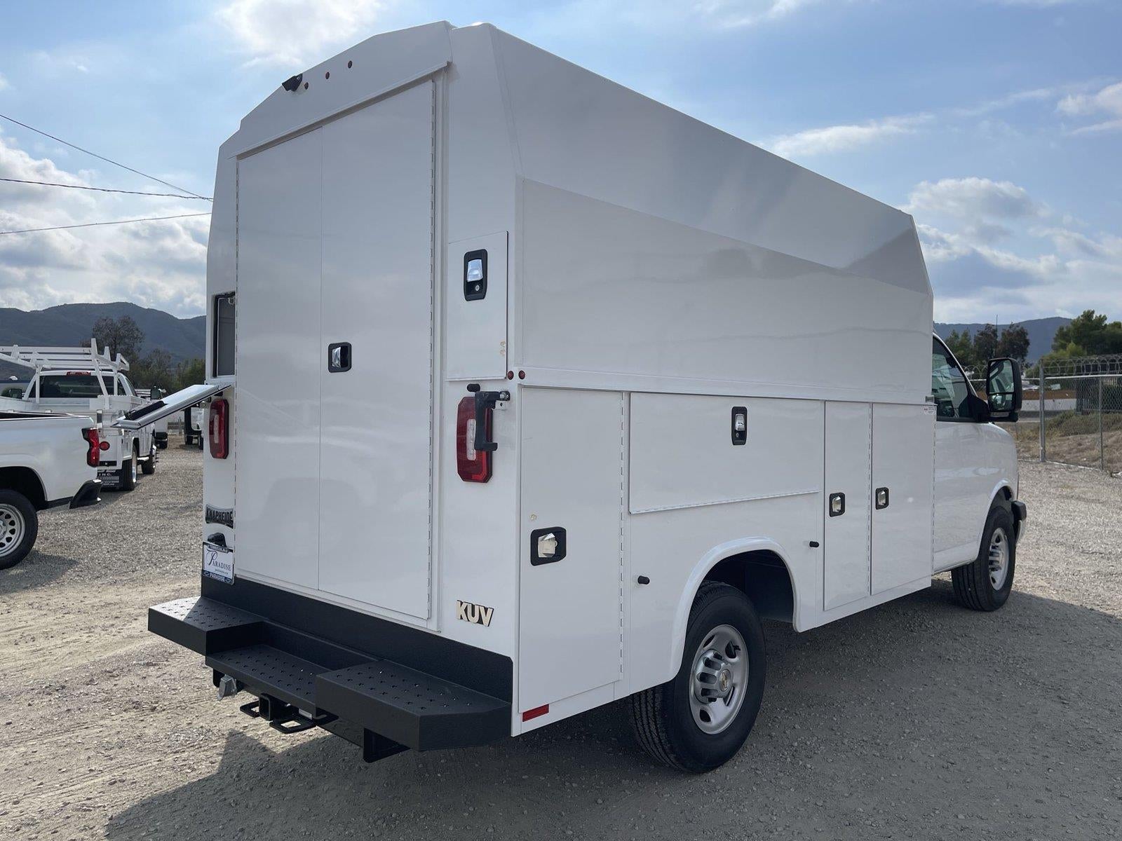 2025 Chevrolet Express Cutaway 3500 1WT