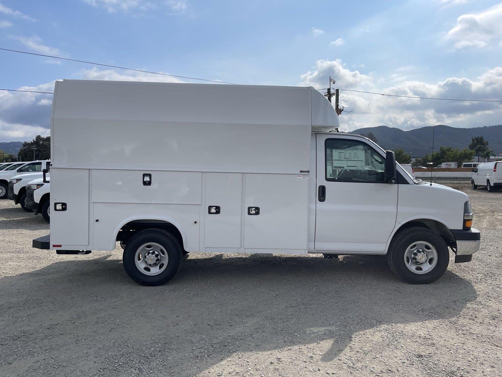 2025 Chevrolet Express Cutaway 3500 1WT