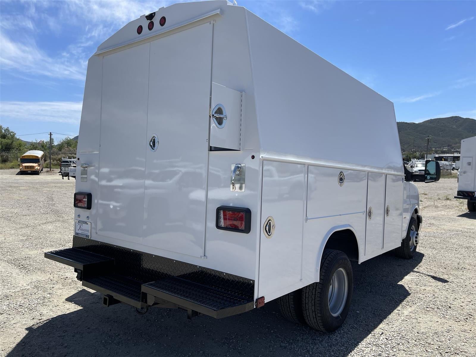 2026 Chevrolet Express Cutaway 3500 1WT