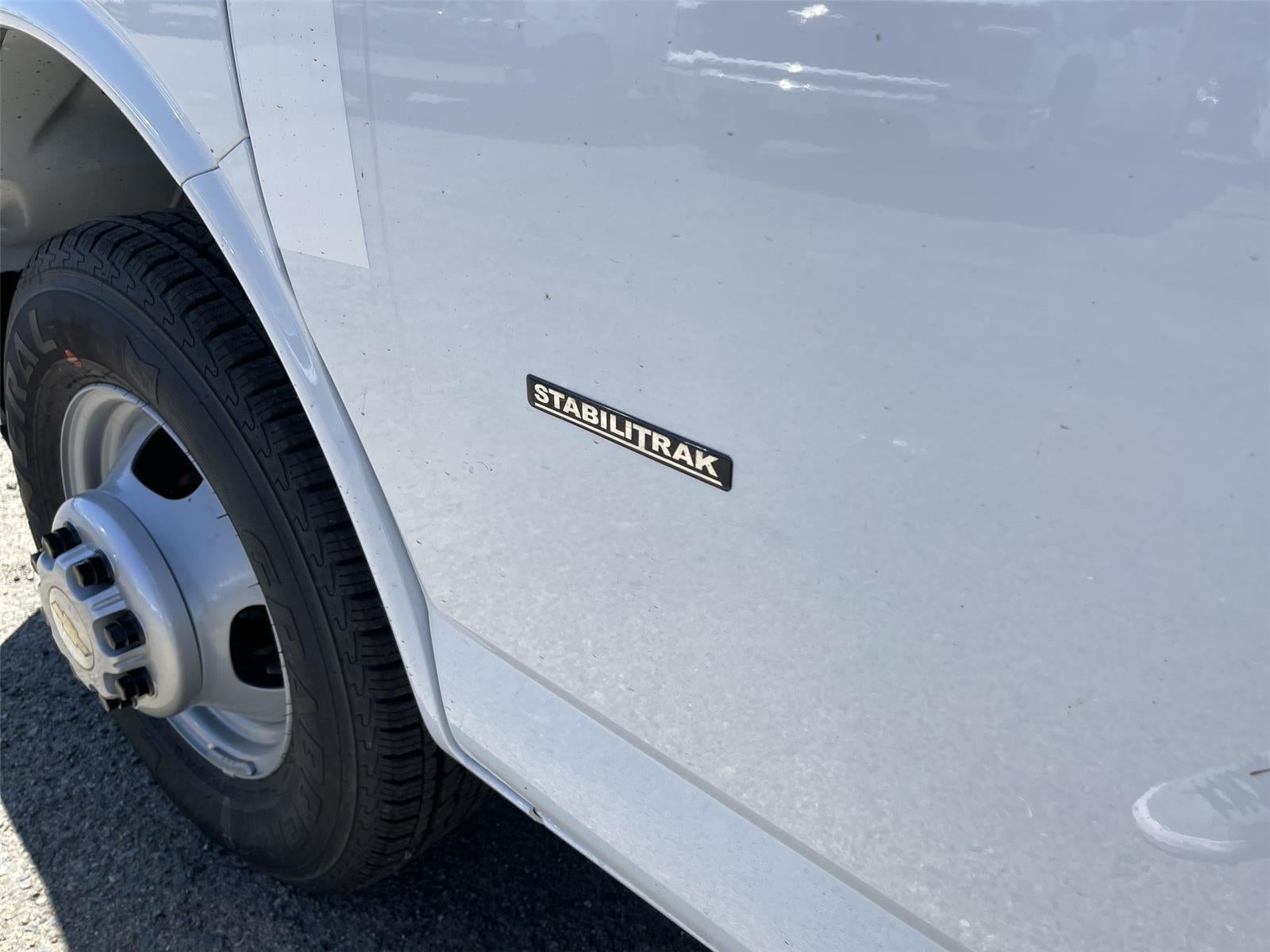 2025 Chevrolet Express Cutaway 3500 1WT