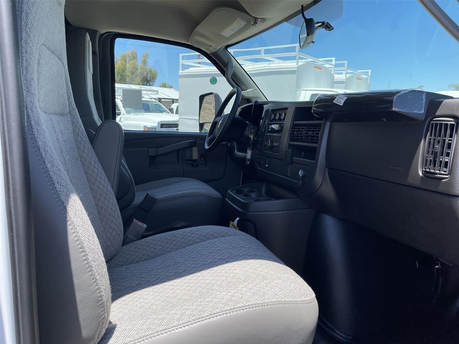 2025 Chevrolet Express Cutaway 3500 1WT