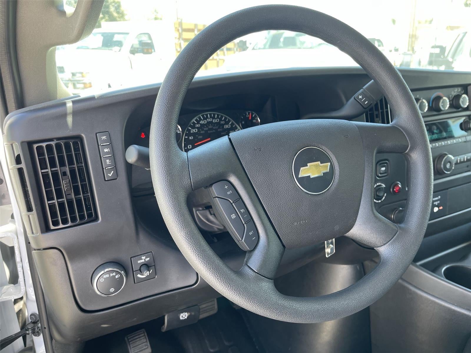 2025 Chevrolet Express Cutaway 3500 1WT