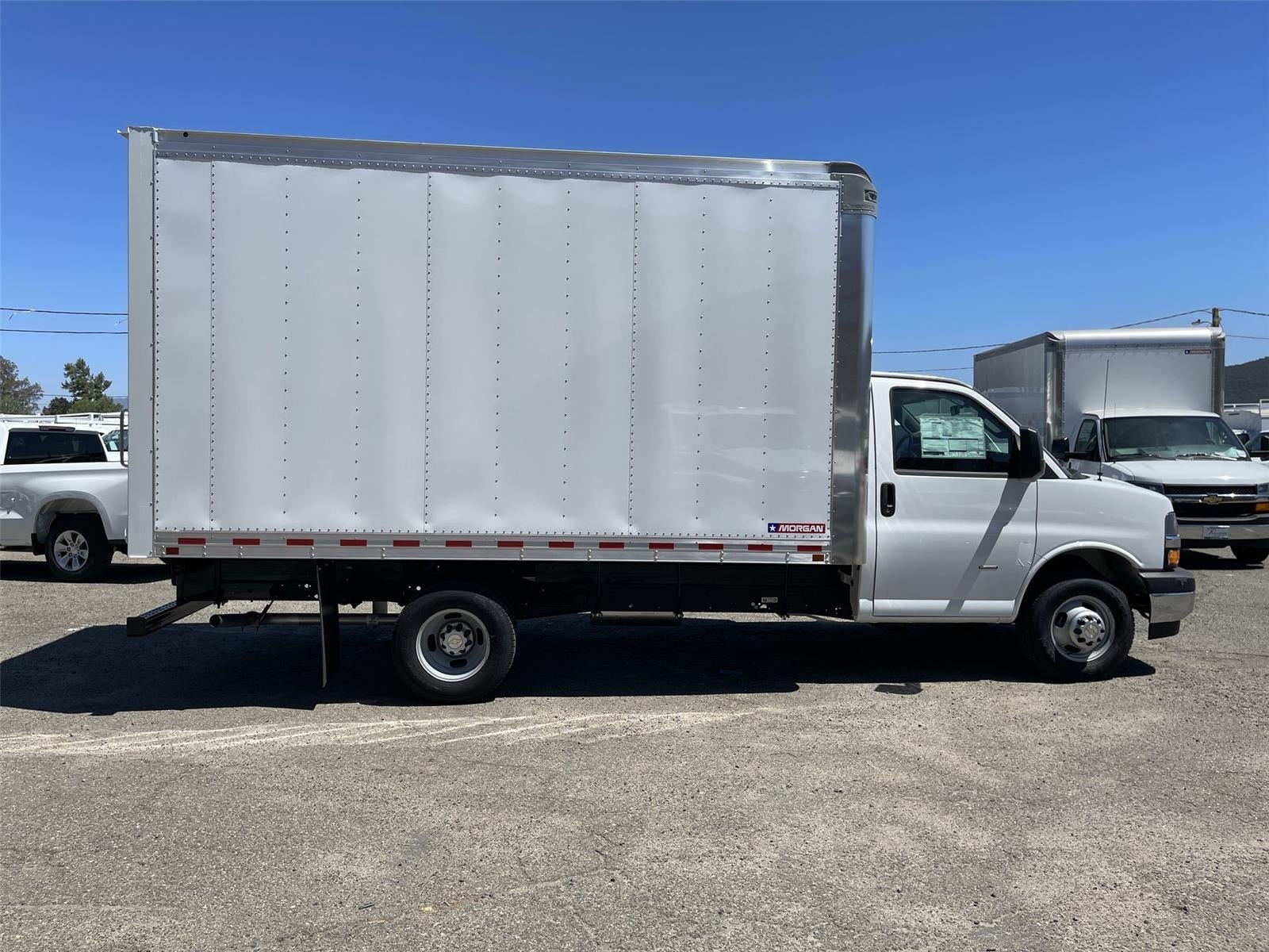 2025 Chevrolet Express Cutaway 3500 1WT