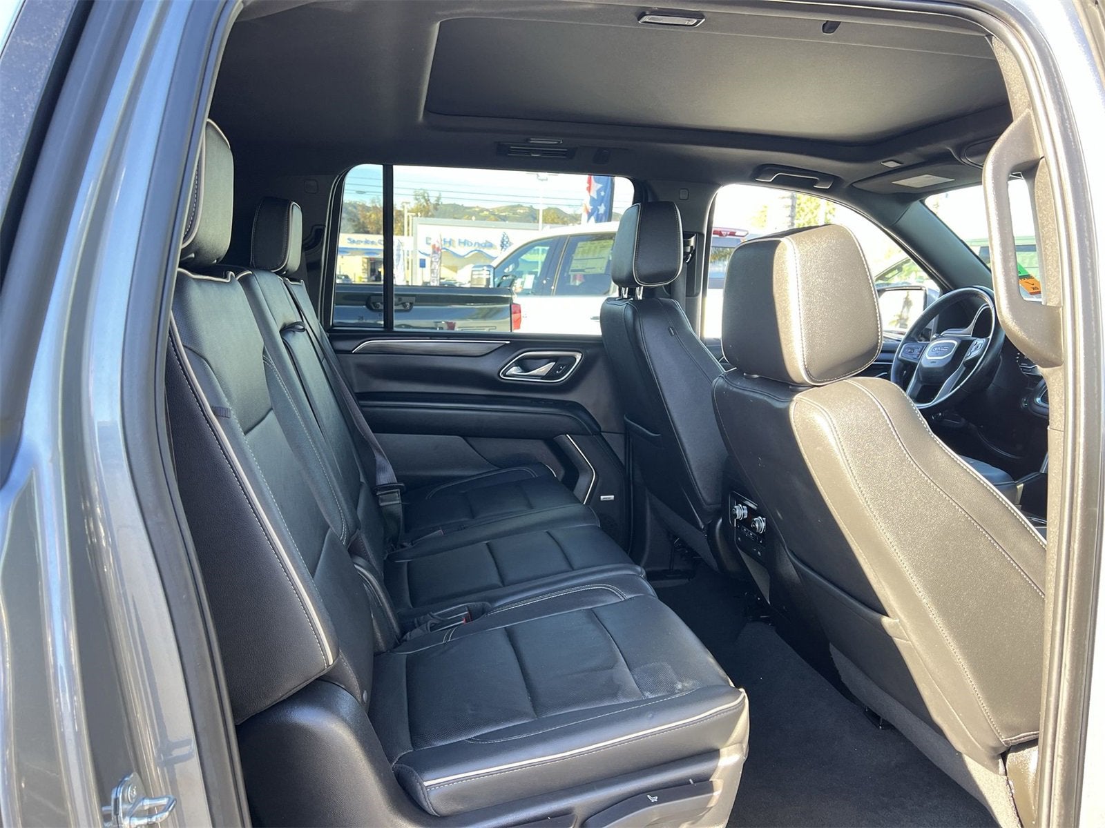 2022 GMC Yukon XL SLT