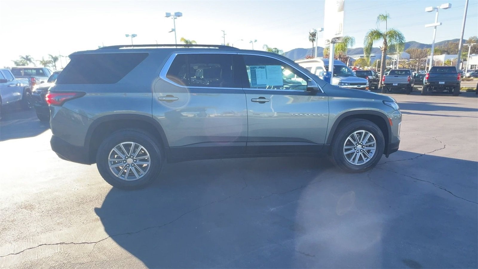 2023 Chevrolet Traverse LT Cloth