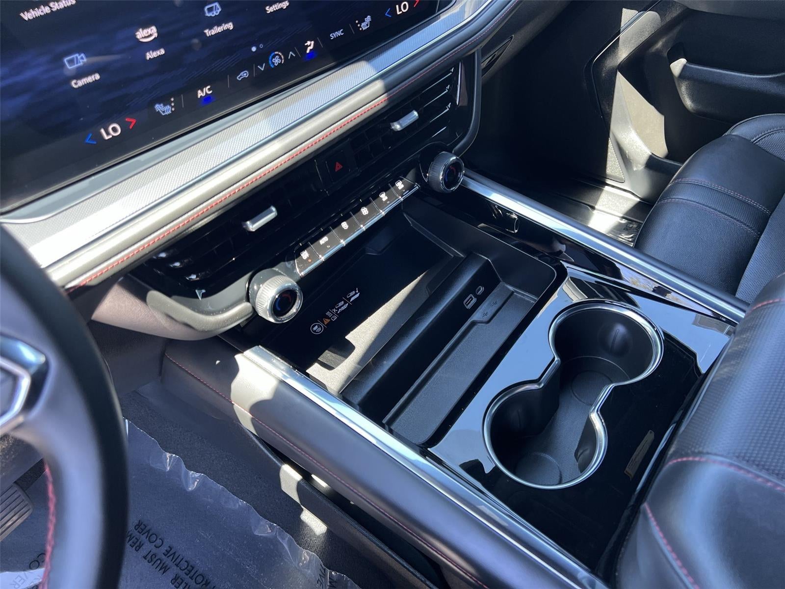 2025 Chevrolet Suburban RST