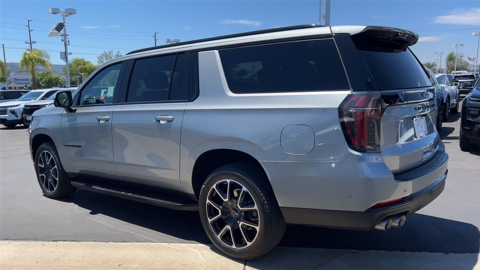 2025 Chevrolet Suburban RST