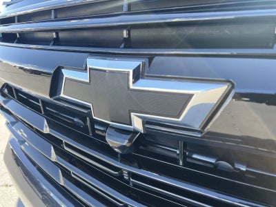 2025 Chevrolet Suburban RST