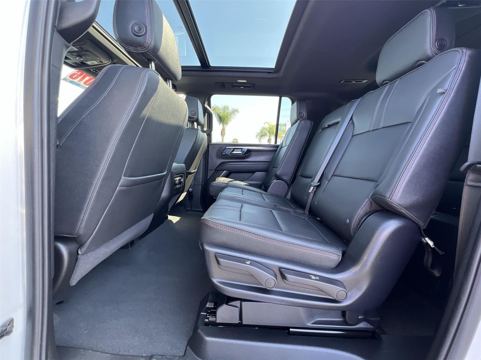 2025 Chevrolet Suburban RST
