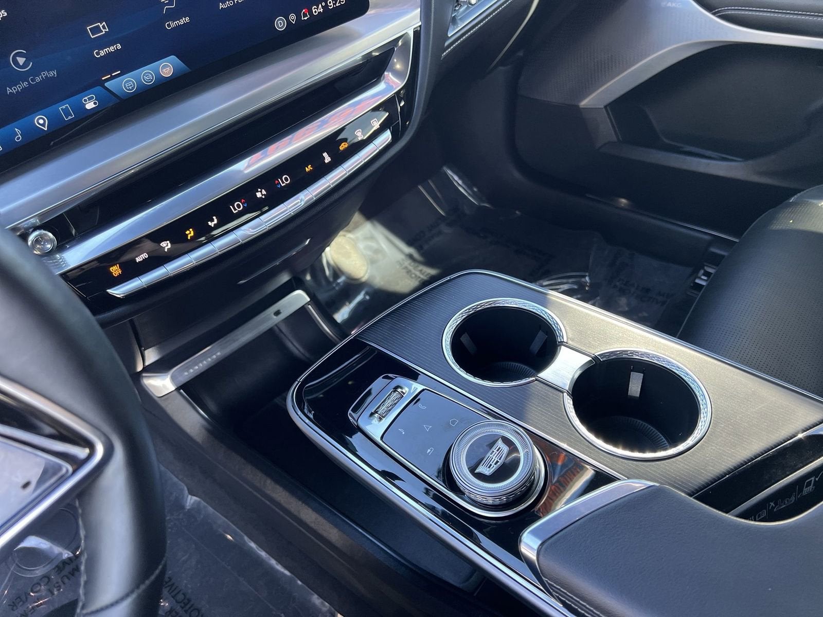 2024 Cadillac LYRIQ Luxury 2