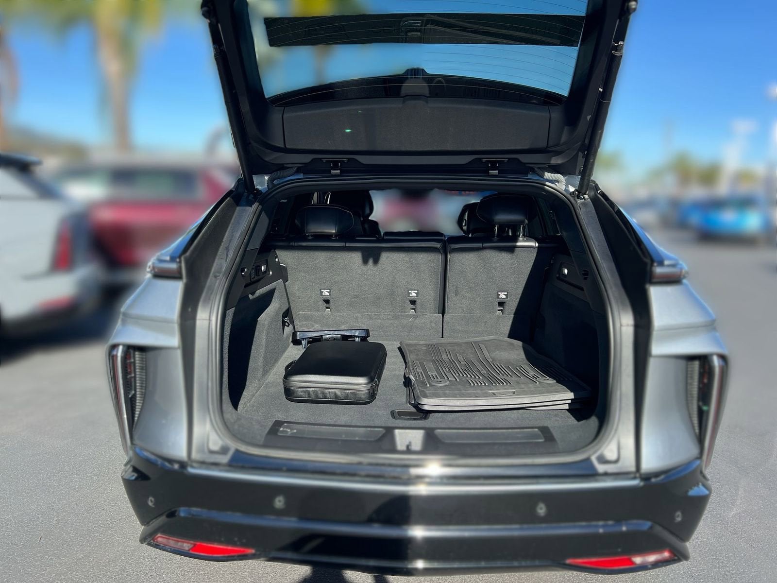 2024 Cadillac LYRIQ Luxury 2