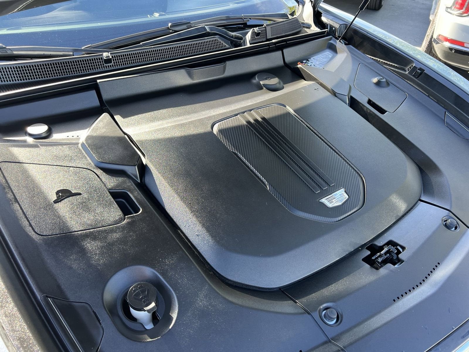 2024 Cadillac LYRIQ Luxury 2