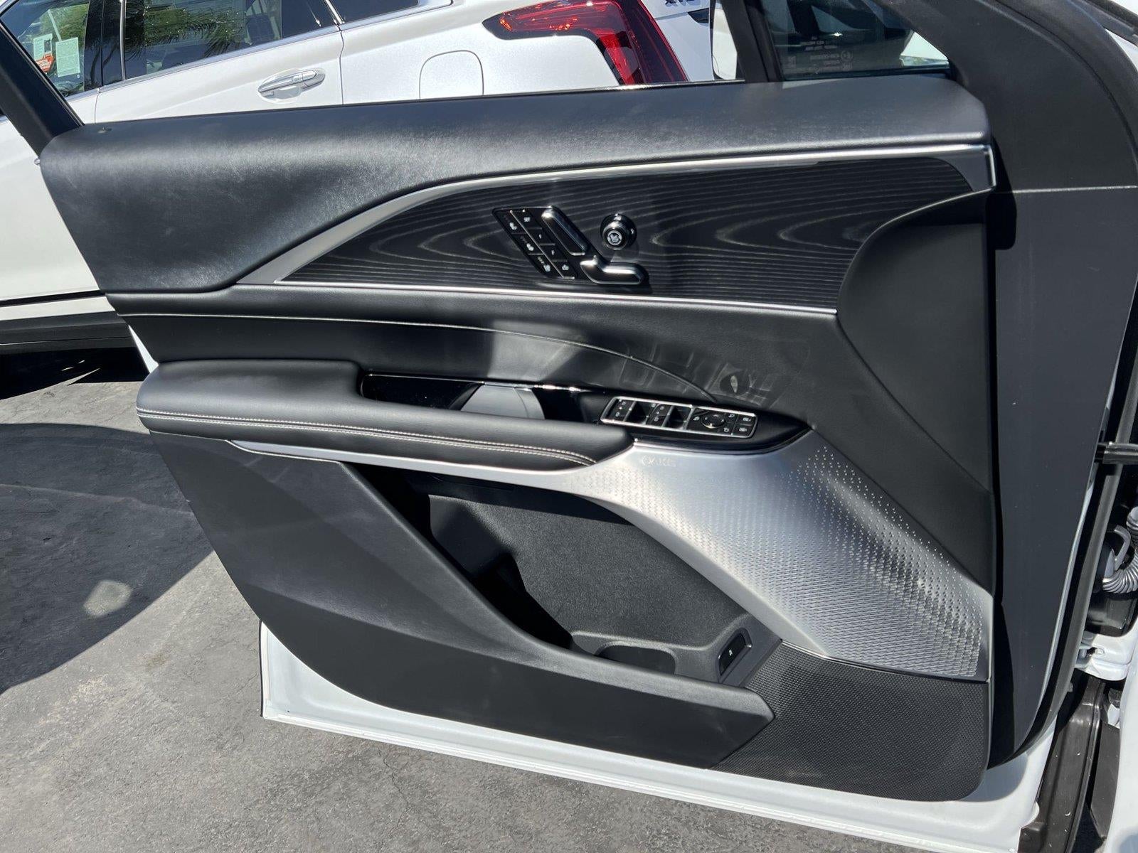 2025 Cadillac LYRIQ Sport 3