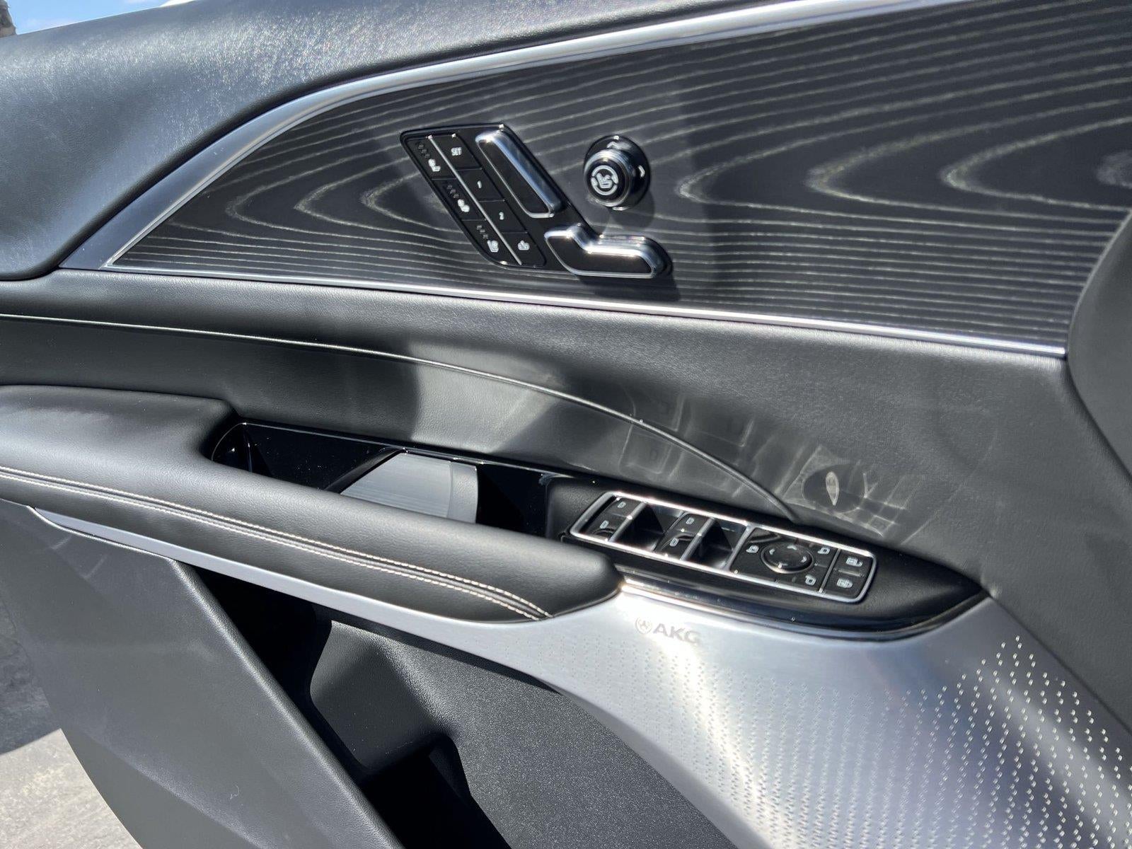 2025 Cadillac LYRIQ Sport 3