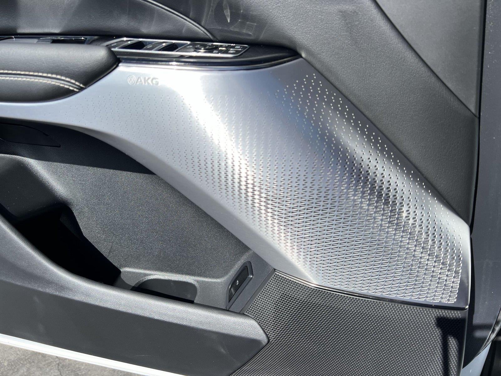2025 Cadillac LYRIQ Sport 3