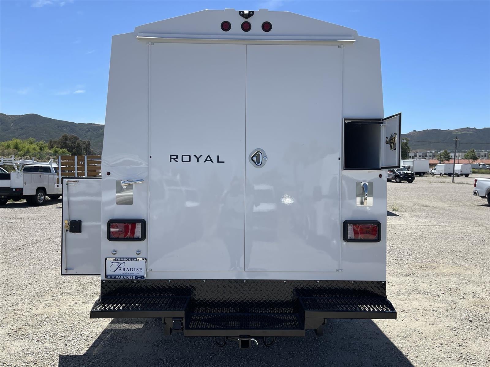 2026 Chevrolet Express Cutaway 3500 1WT