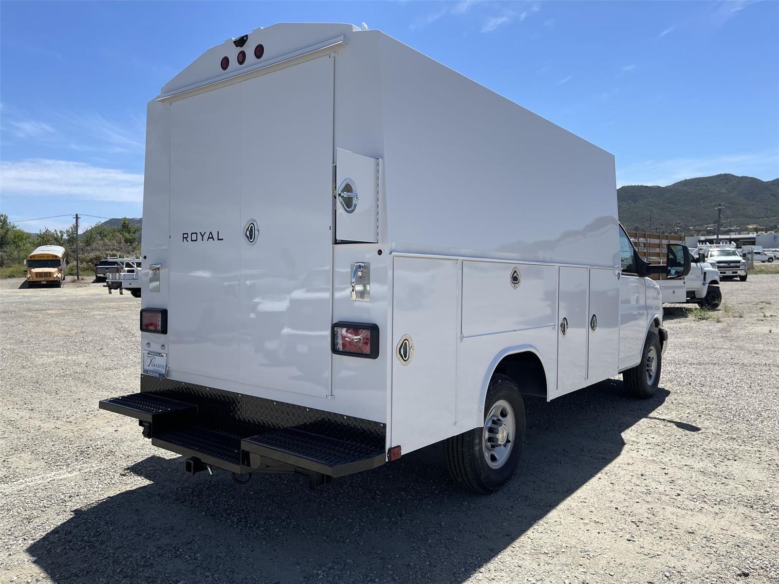2026 Chevrolet Express Cutaway 3500 1WT