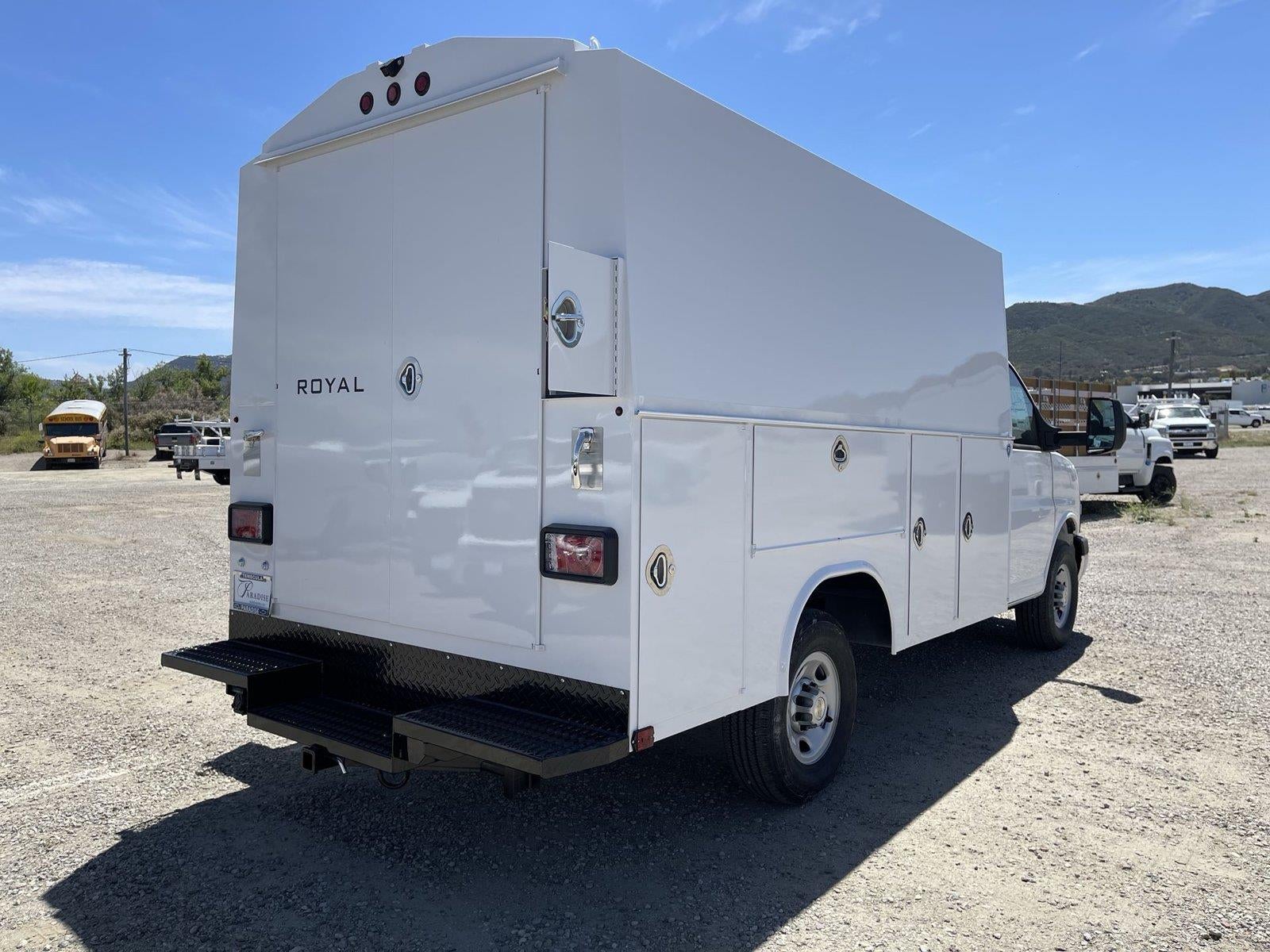 2026 Chevrolet Express Cutaway 3500 1WT