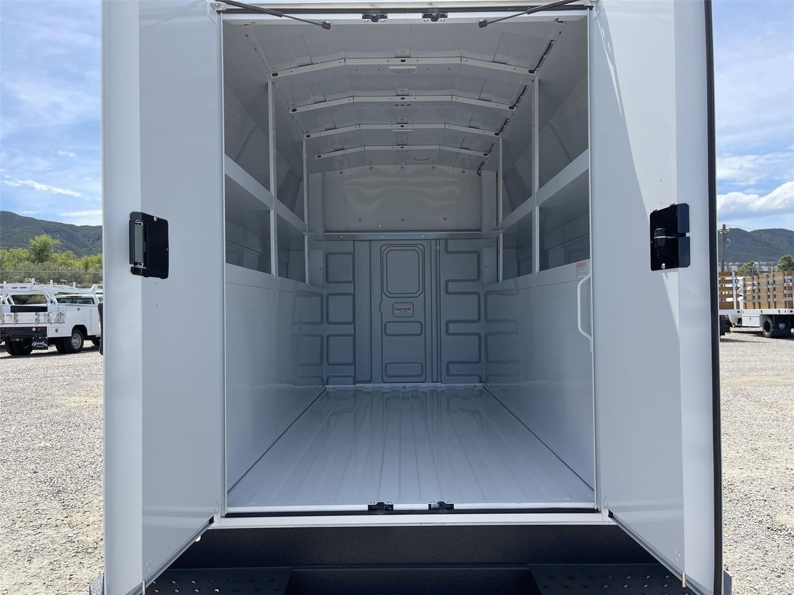 2026 Chevrolet Express Cutaway 3500 1WT