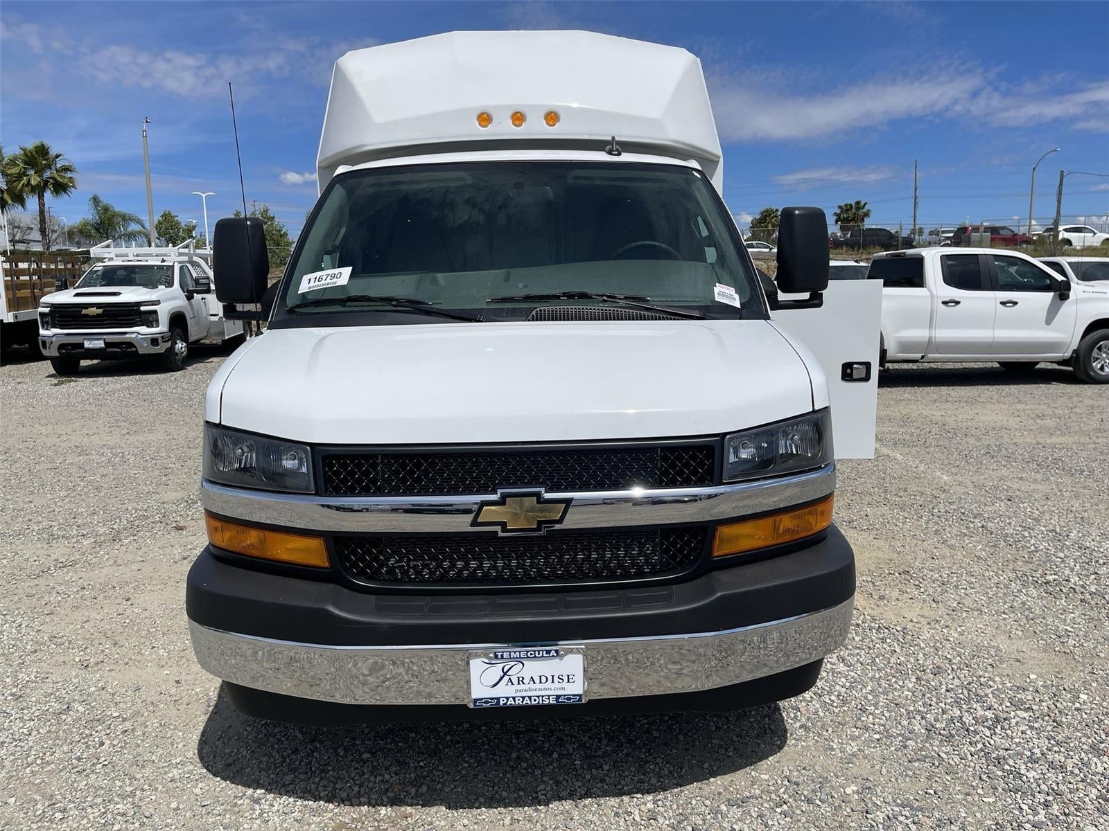 2026 Chevrolet Express Cutaway 3500 1WT