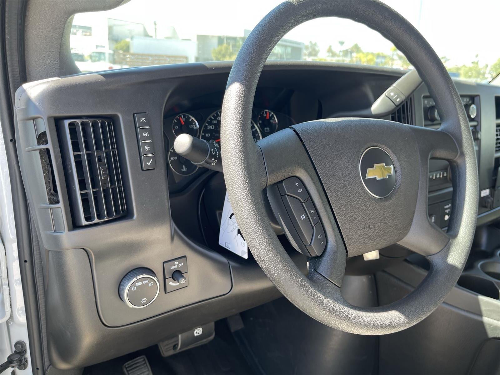 2026 Chevrolet Express Cutaway 3500 1WT
