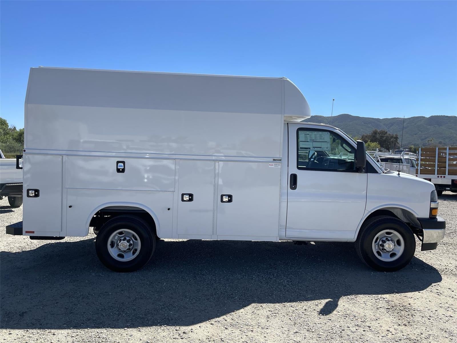 2026 Chevrolet Express Cutaway 3500 1WT