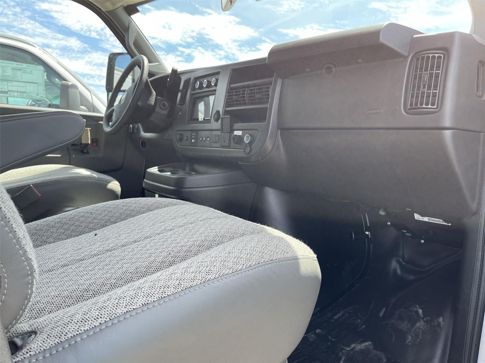 2026 Chevrolet Express Cutaway 3500 1WT