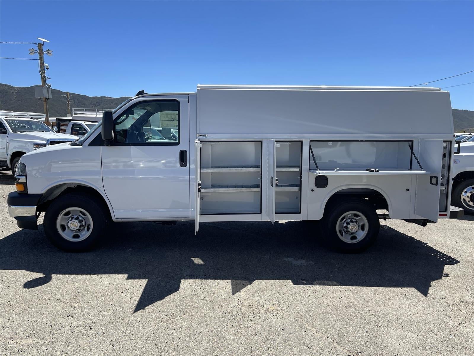 2026 Chevrolet Express Cutaway 3500 1WT
