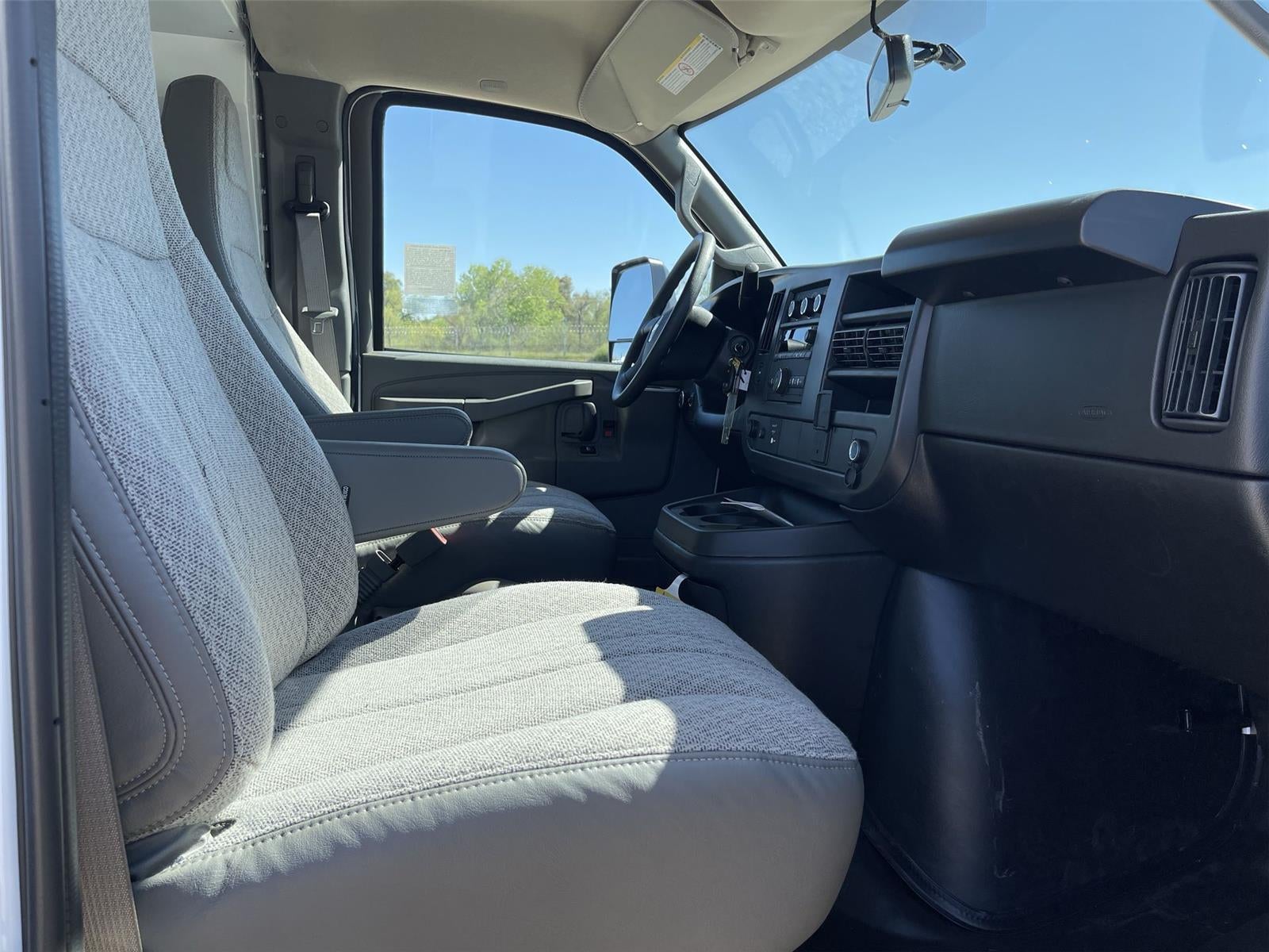 2026 Chevrolet Express Cutaway 3500 1WT