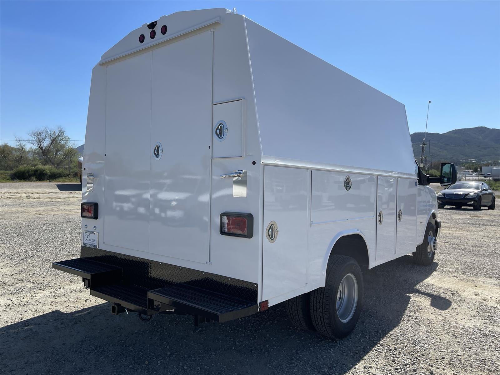 2026 Chevrolet Express Cutaway 3500 1WT