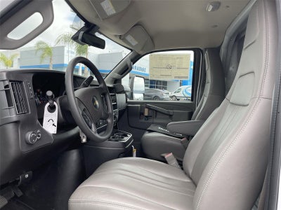 2025 Chevrolet Express Cutaway 3500 1WT
