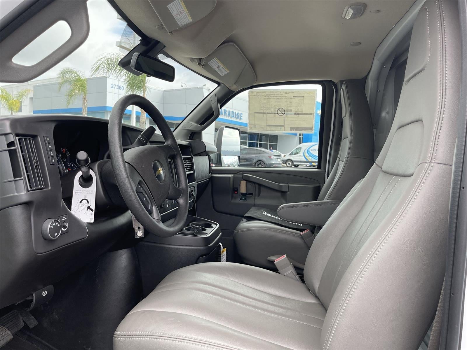 2025 Chevrolet Express Cutaway 3500 1WT