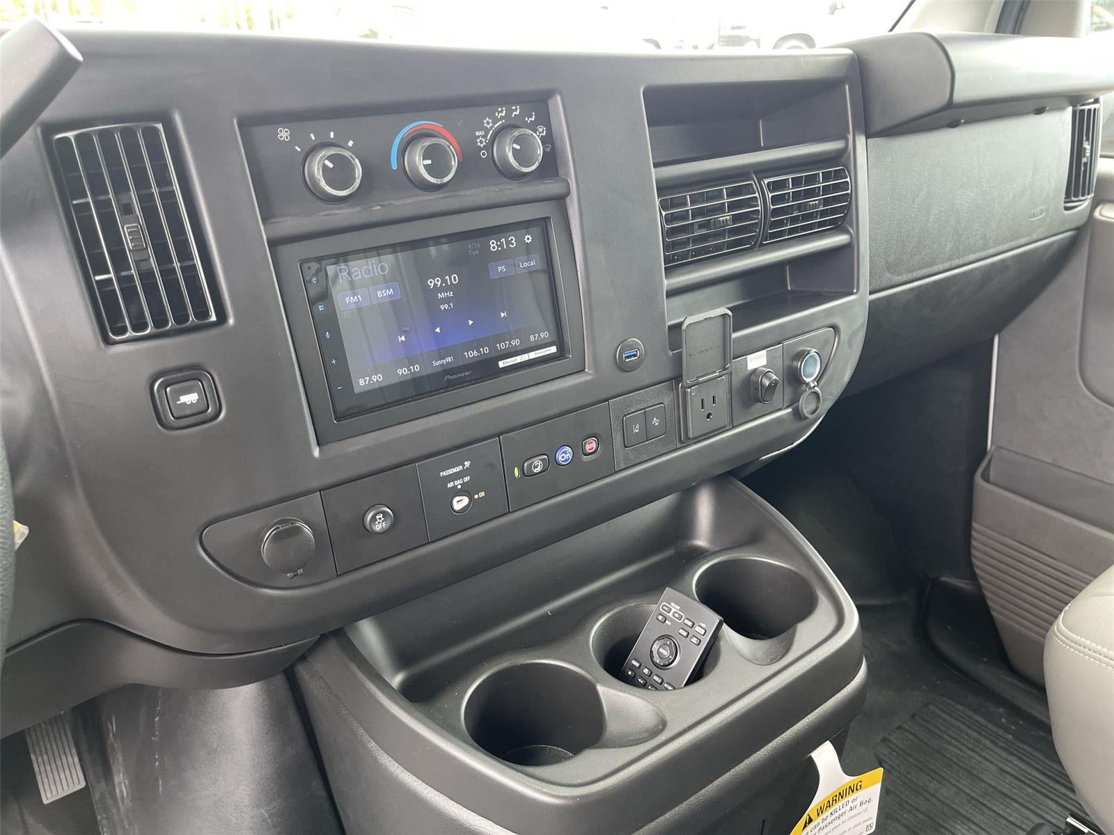2025 Chevrolet Express Cutaway 3500 1WT