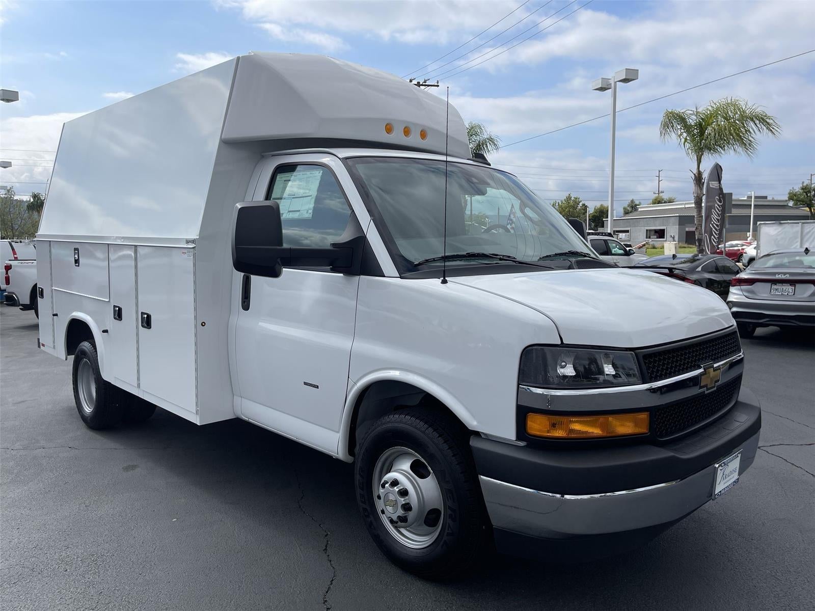 2025 Chevrolet Express Cutaway 3500 1WT