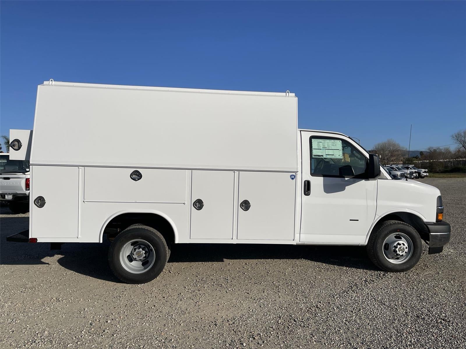 2026 Chevrolet Express Cutaway 3500 1WT
