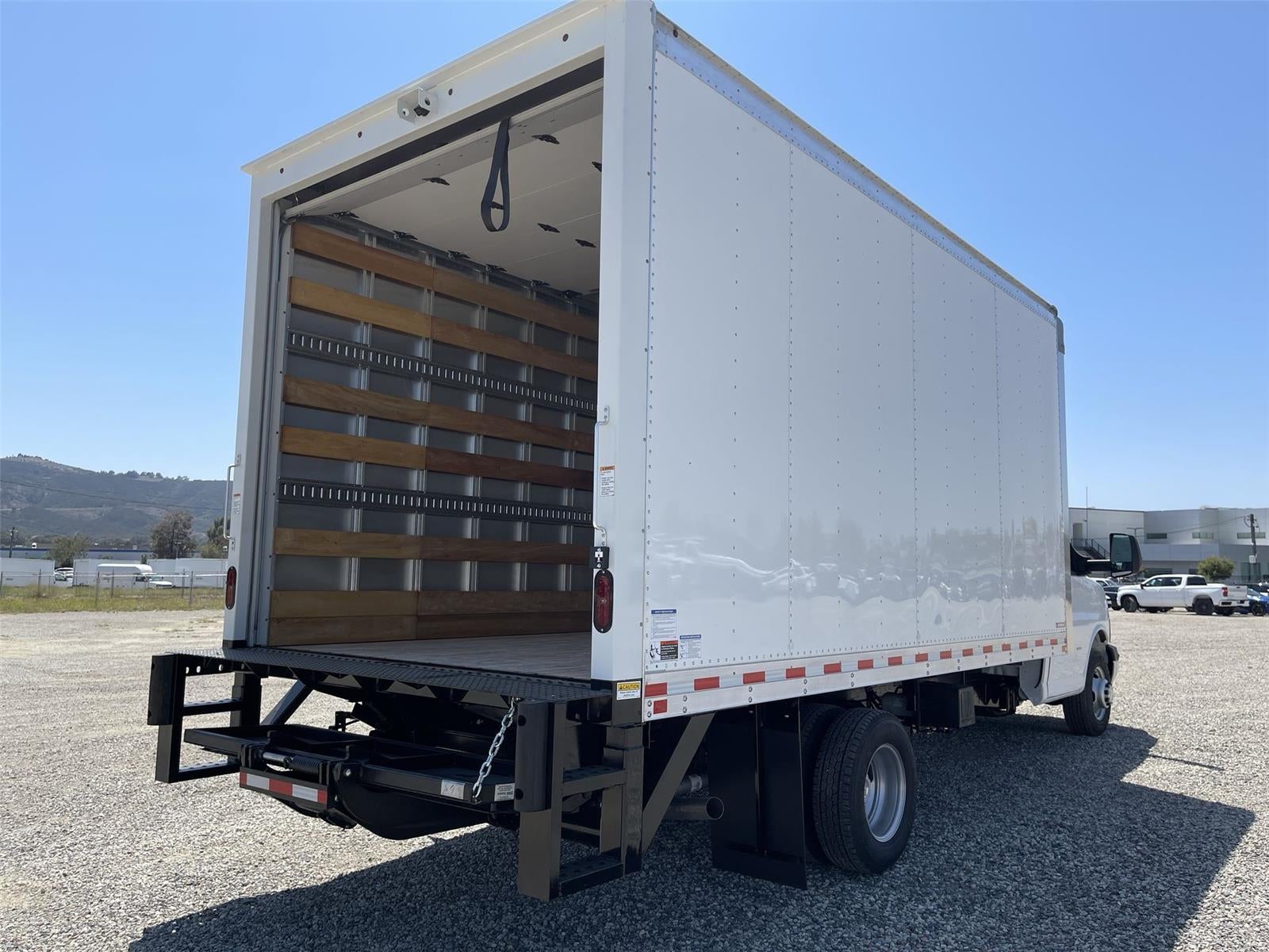 2025 Chevrolet Express Cutaway 3500 1WT