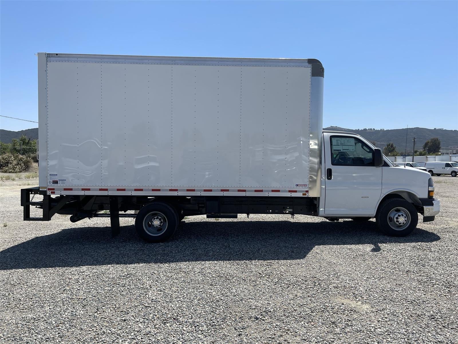 2025 Chevrolet Express Cutaway 3500 1WT