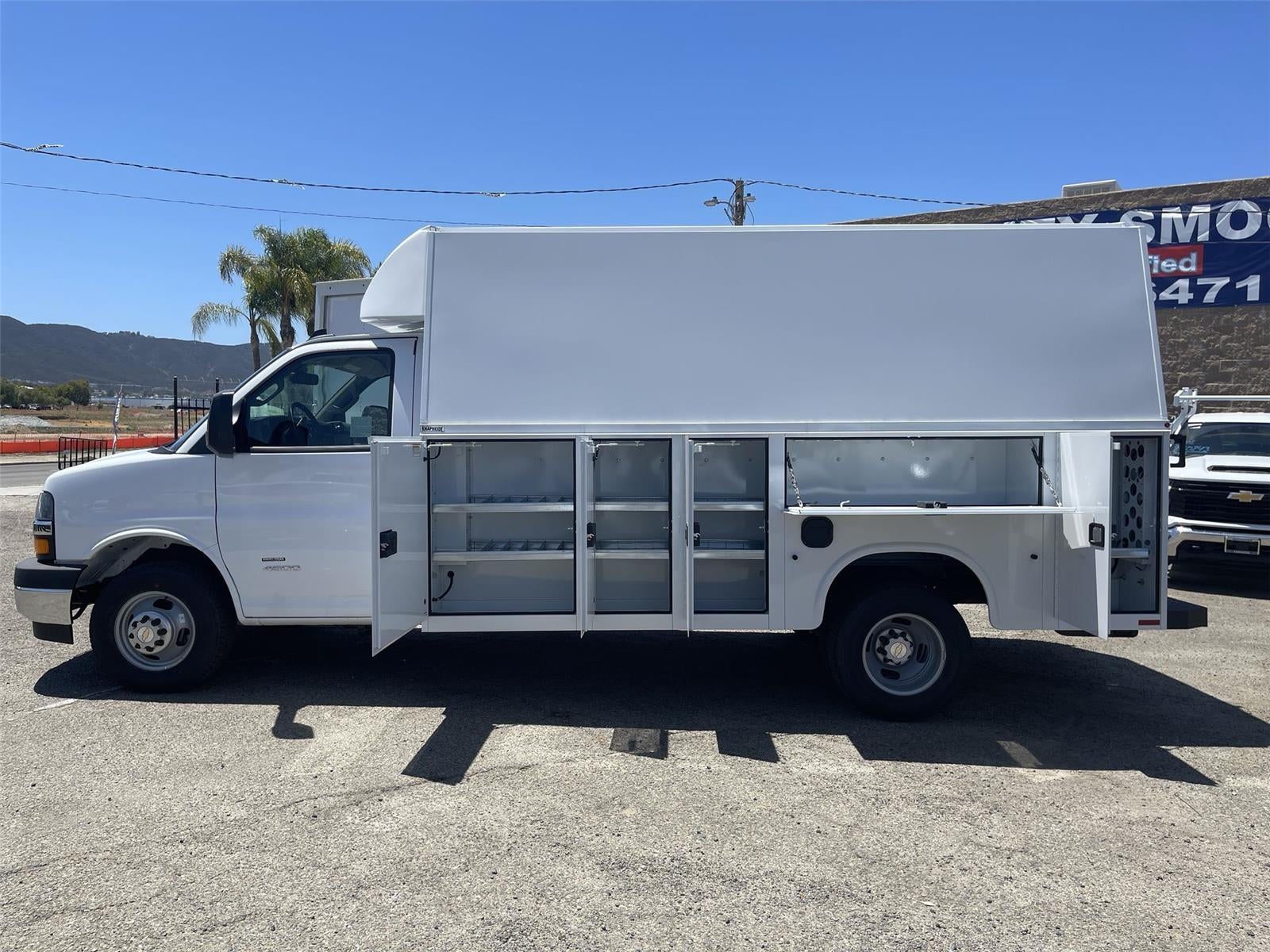 2026 Chevrolet Express Cutaway 4500 2WT