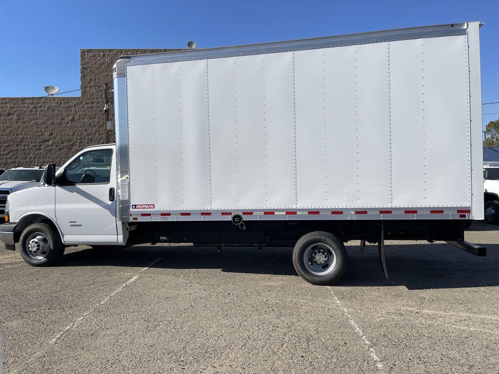 2026 Chevrolet Express Cutaway 4500 2WT