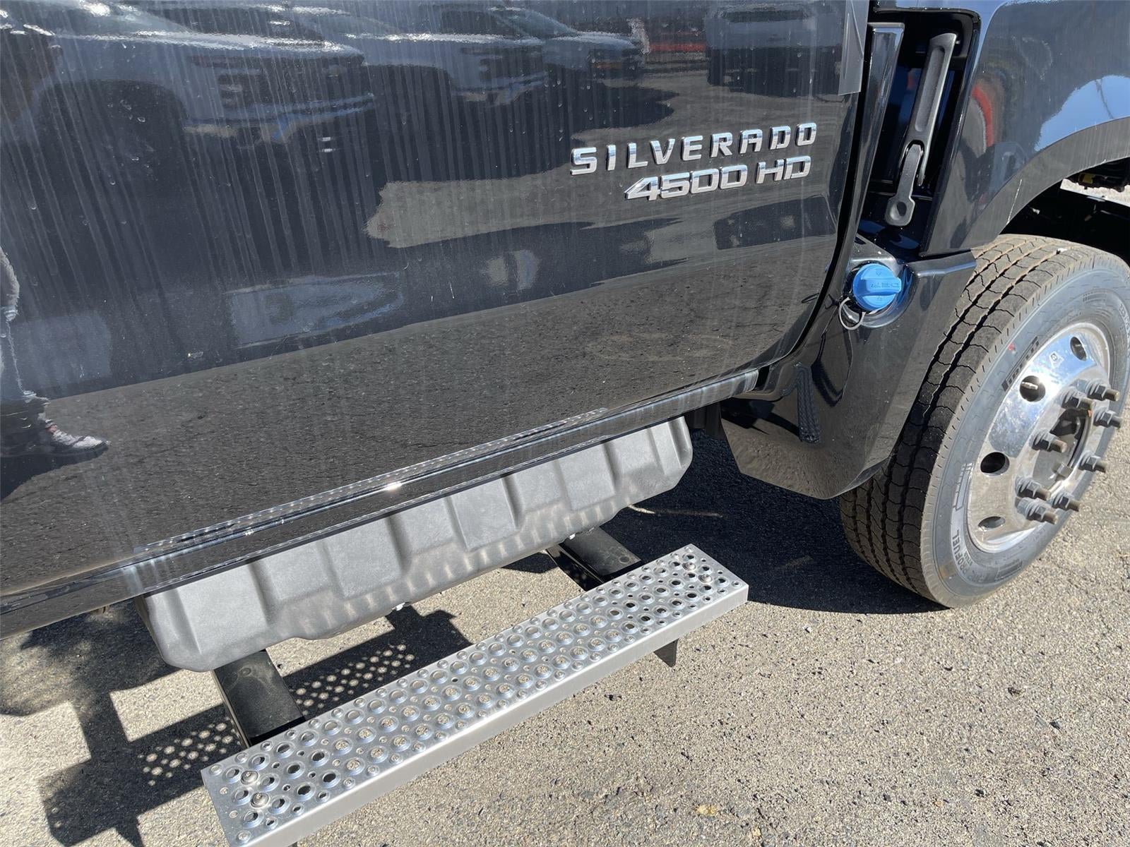 2025 Chevrolet Silverado 4500 HD LT