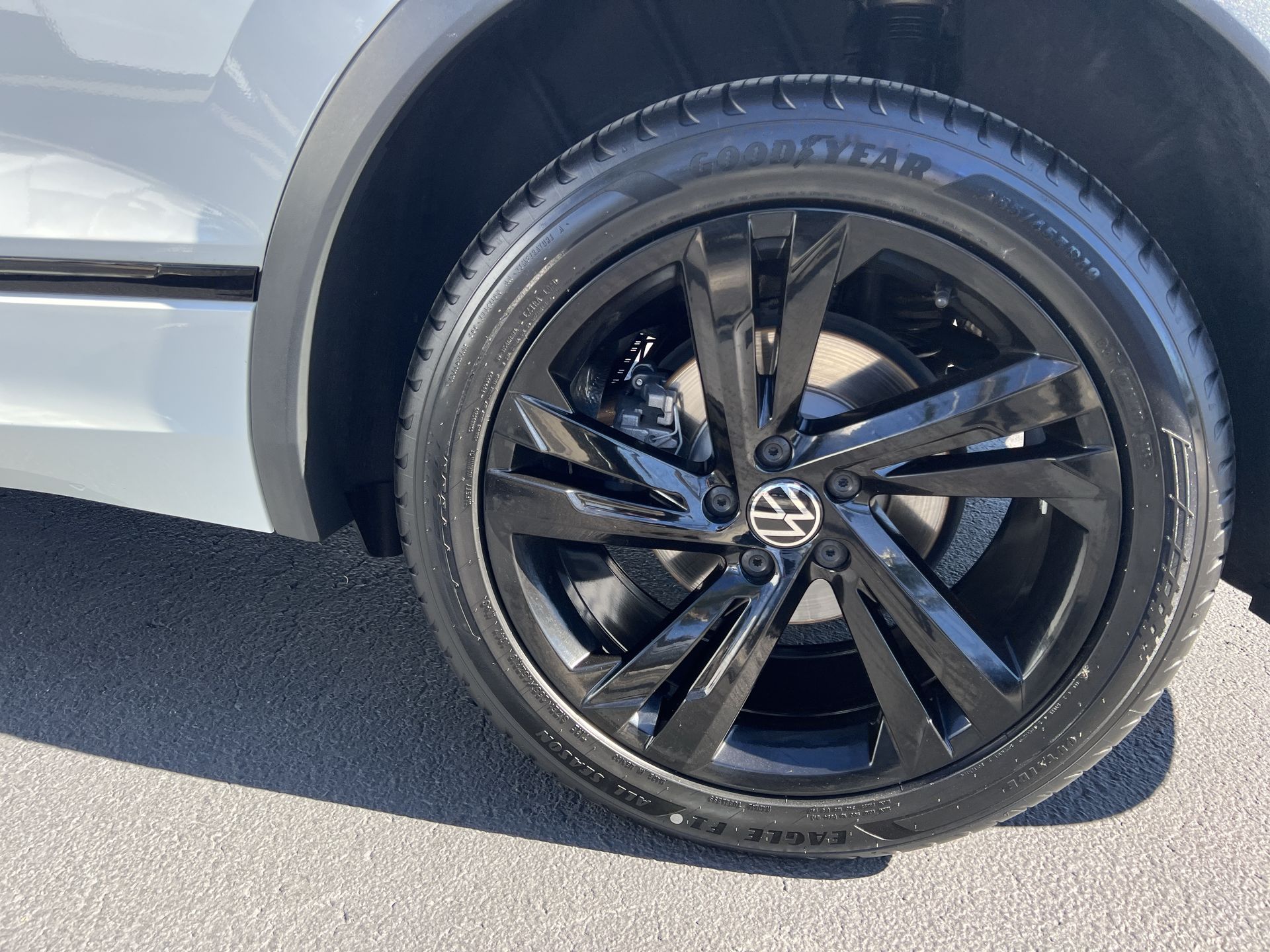 2024 Volkswagen Tiguan 2.0T SE R-Line Black